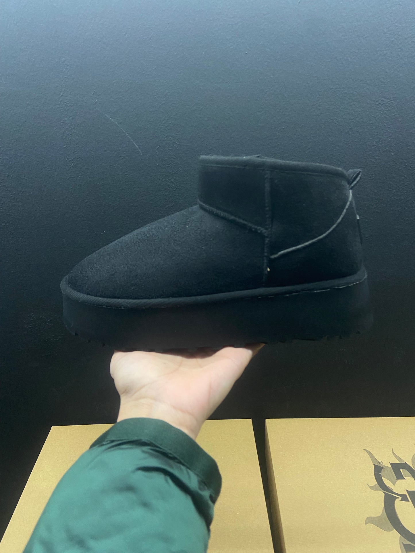 UGG
