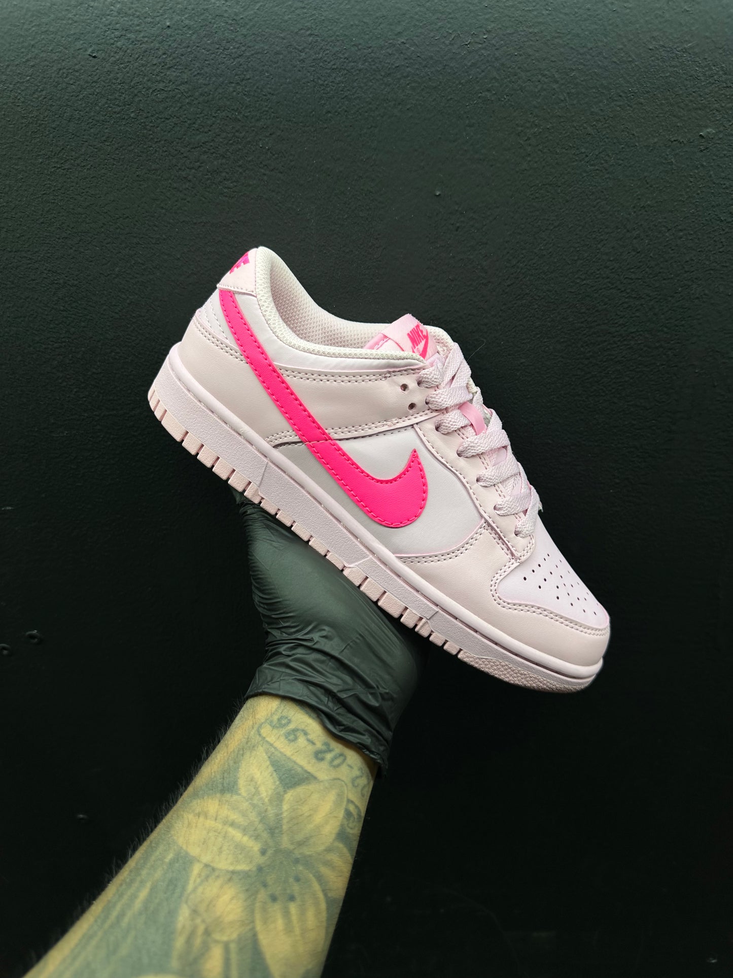SB Dunk Low Barbie