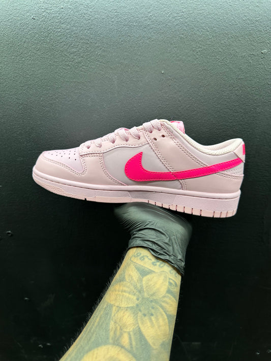 SB Dunk Low Barbie