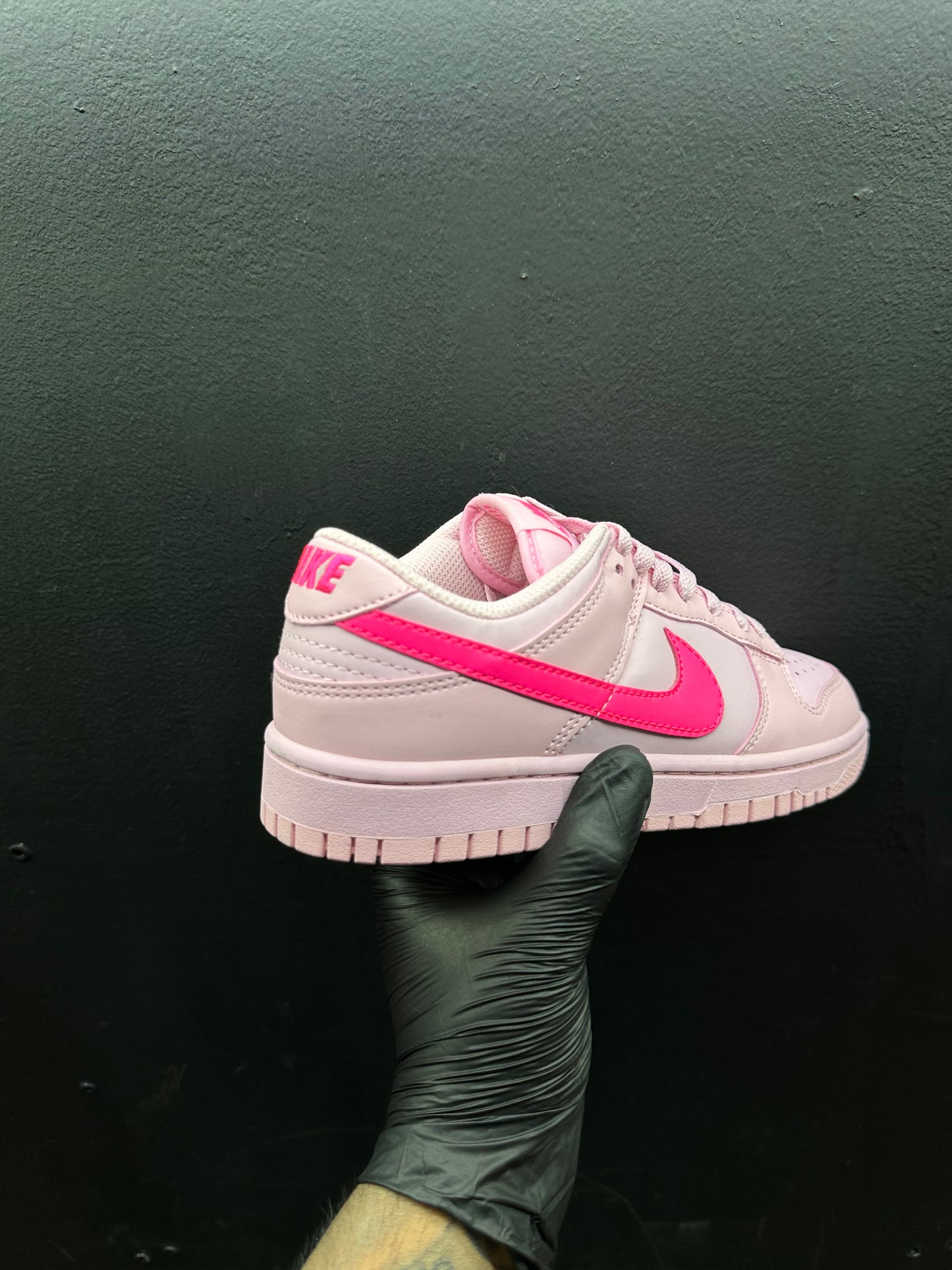 SB Dunk Low Barbie