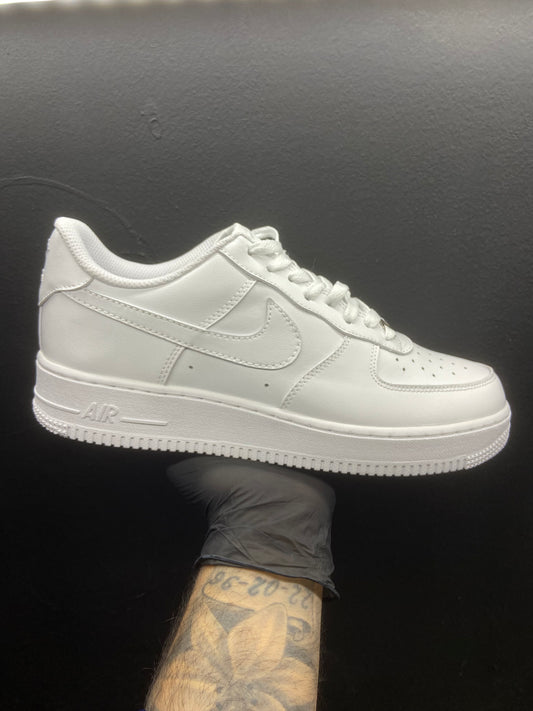 Nike airforce 1 all white