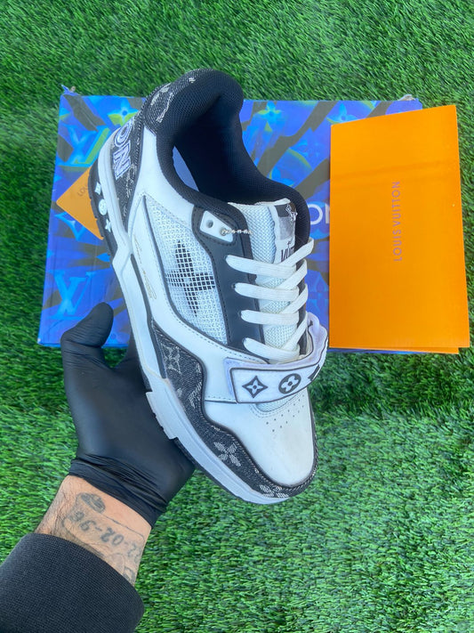 Louis Vuitton LV Trainer leather low trainers L-67