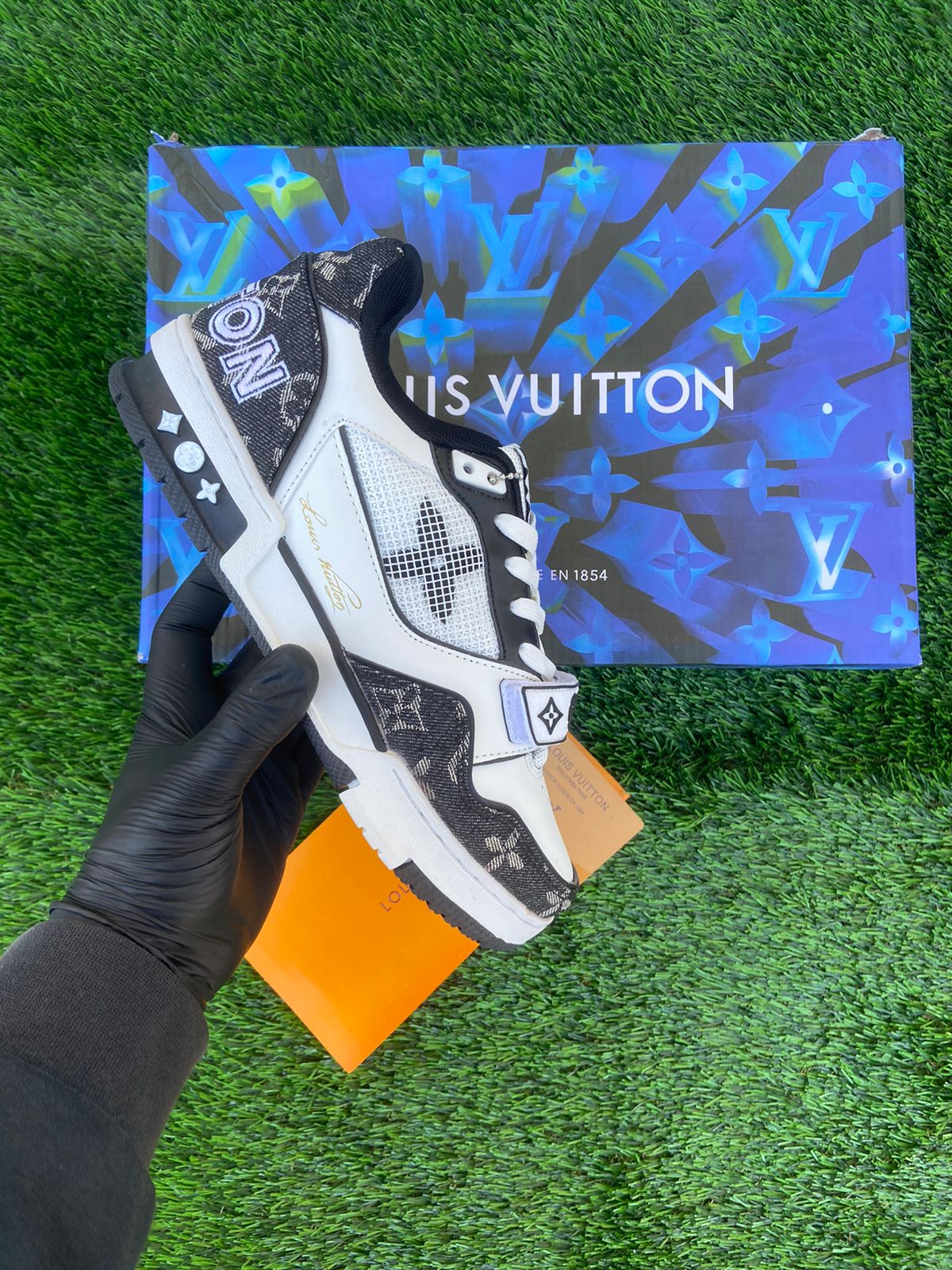 Louis Vuitton LV Trainer leather low trainers L-67